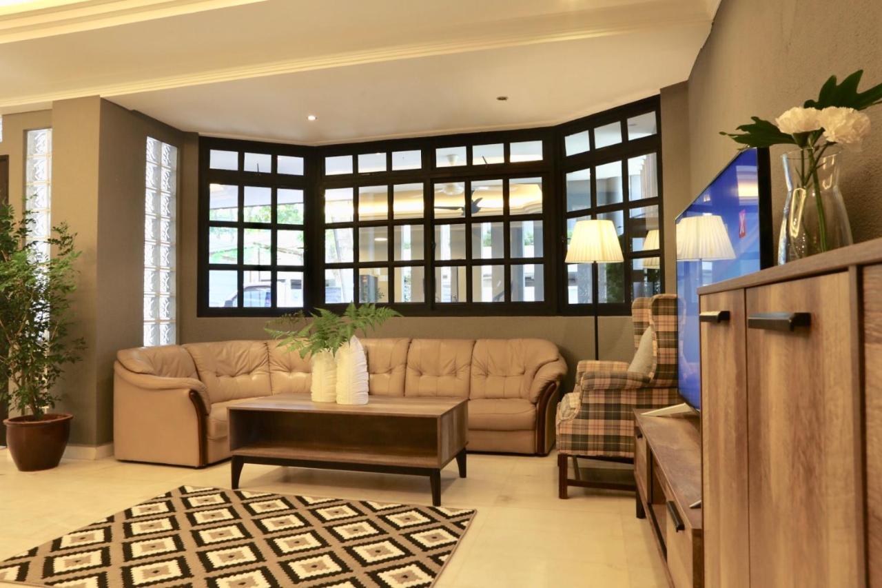 G Beach Front Villa บาตูเฟอริงกี ภายนอก รูปภาพ