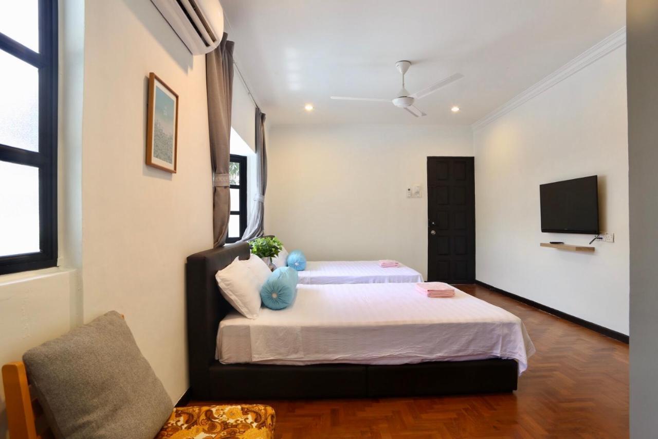 G Beach Front Villa บาตูเฟอริงกี ภายนอก รูปภาพ