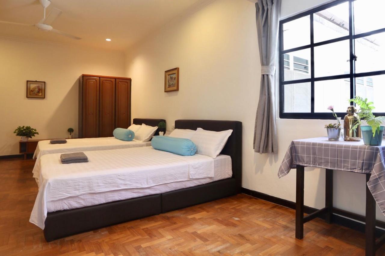 G Beach Front Villa บาตูเฟอริงกี ภายนอก รูปภาพ