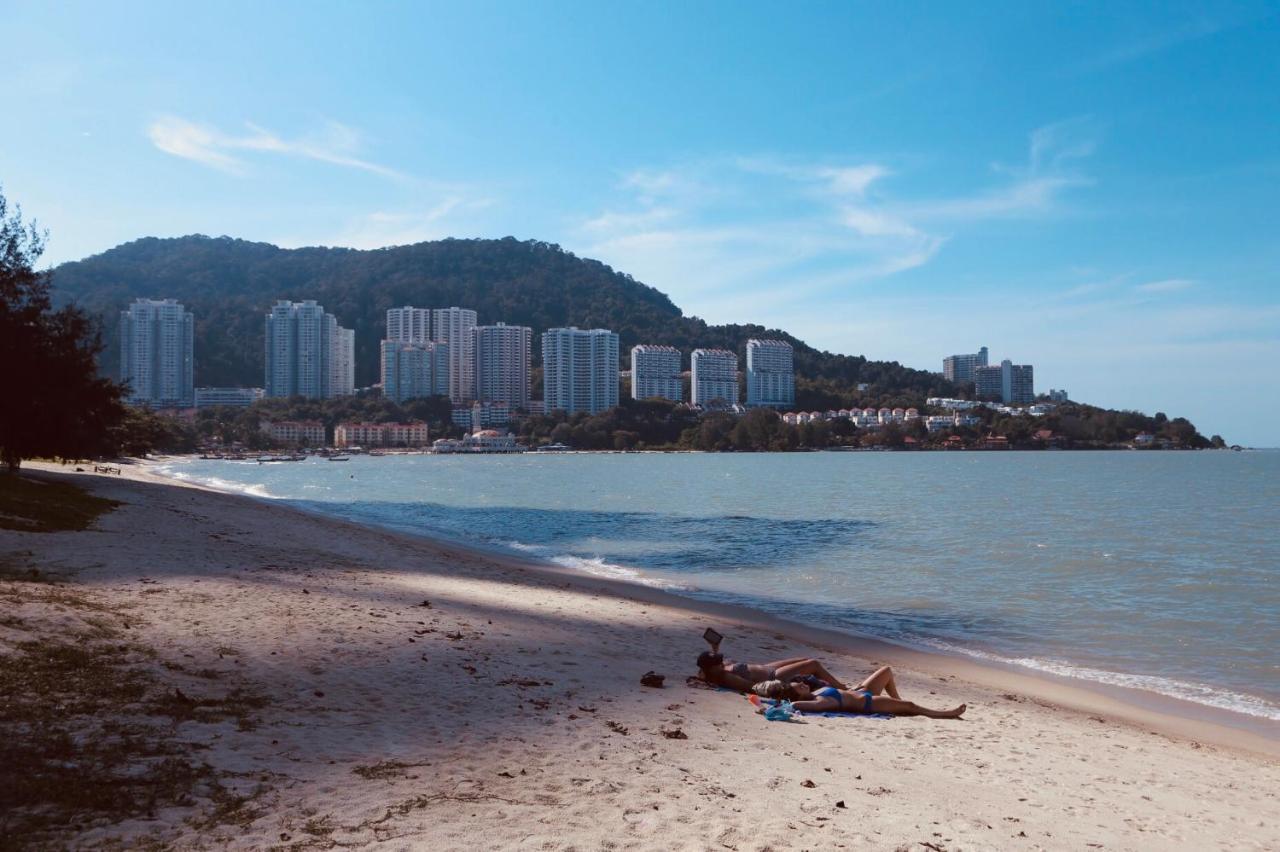 G Beach Front Villa บาตูเฟอริงกี ภายนอก รูปภาพ
