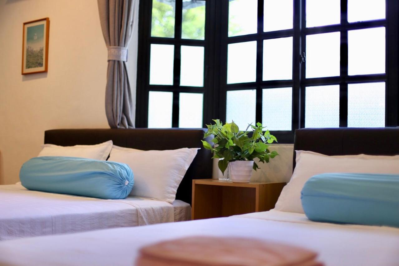 G Beach Front Villa บาตูเฟอริงกี ภายนอก รูปภาพ