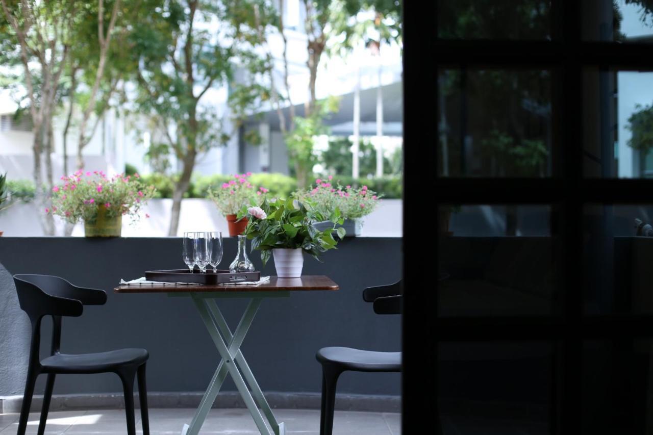 G Beach Front Villa บาตูเฟอริงกี ภายนอก รูปภาพ