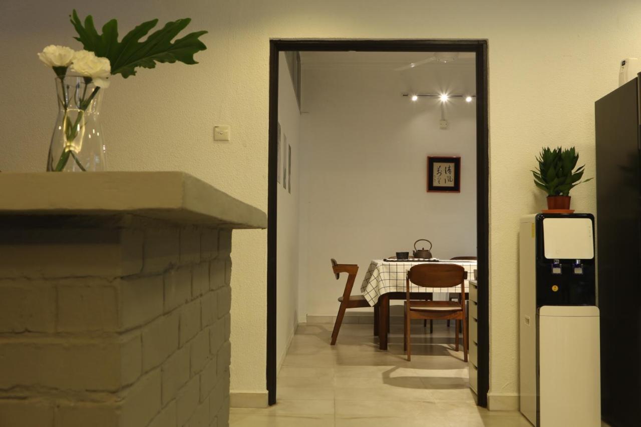 G Beach Front Villa บาตูเฟอริงกี ภายนอก รูปภาพ