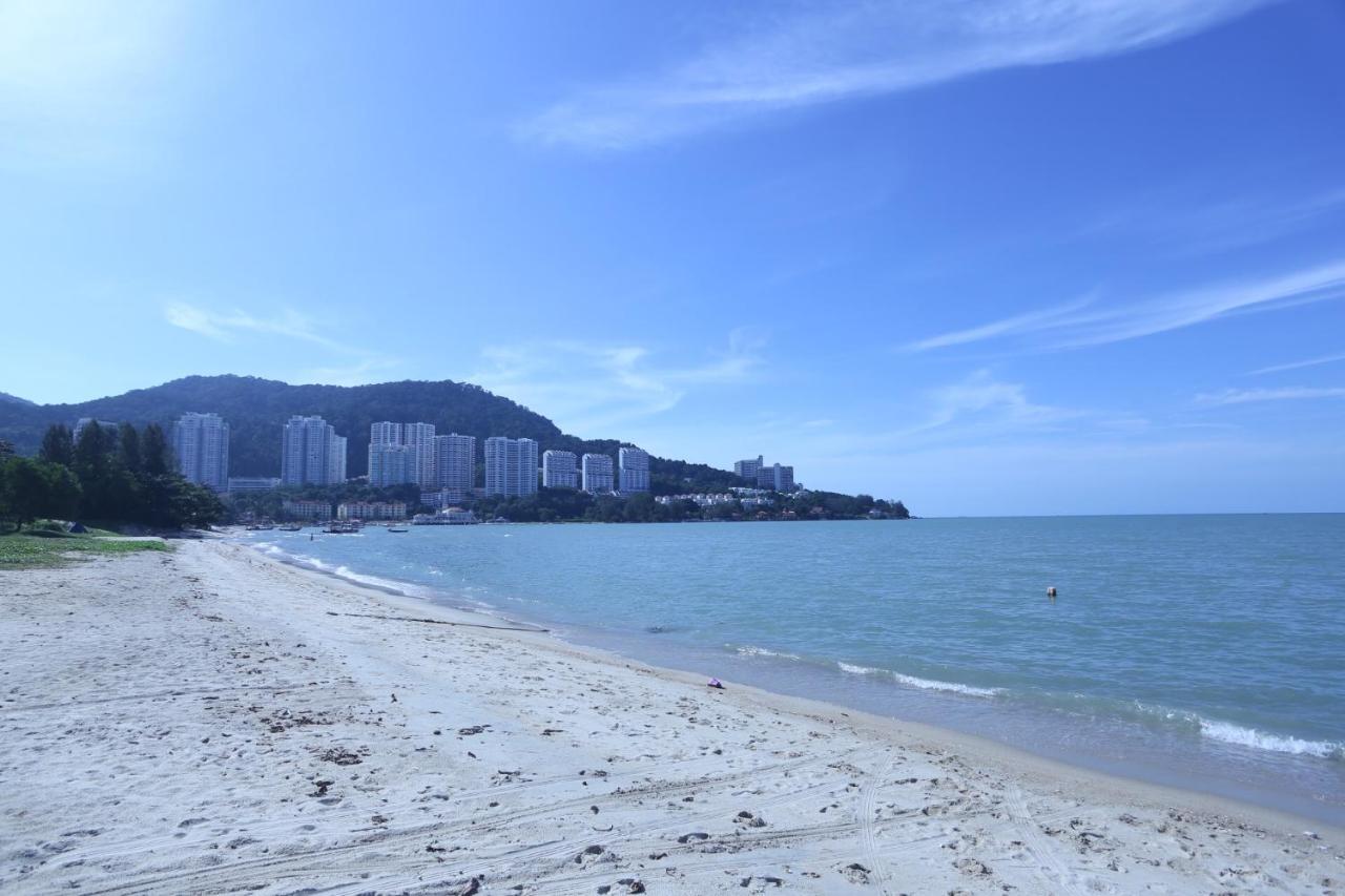 G Beach Front Villa บาตูเฟอริงกี ภายนอก รูปภาพ