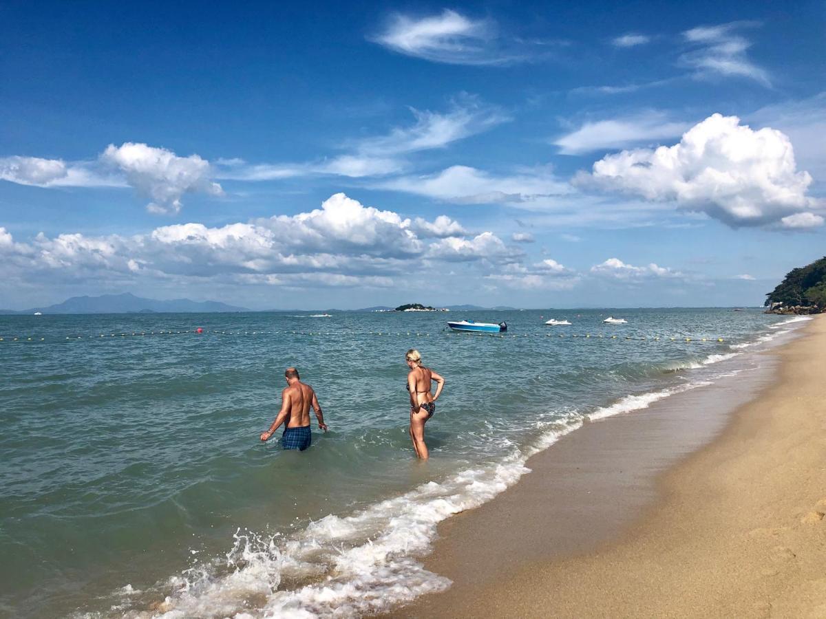 G Beach Front Villa บาตูเฟอริงกี ภายนอก รูปภาพ