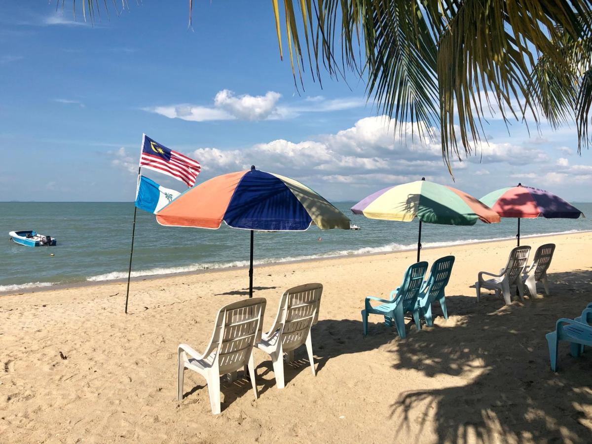 G Beach Front Villa บาตูเฟอริงกี ภายนอก รูปภาพ