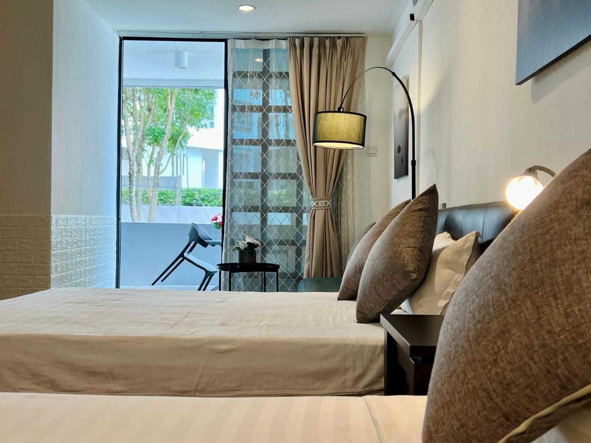 G Beach Front Villa บาตูเฟอริงกี ภายนอก รูปภาพ