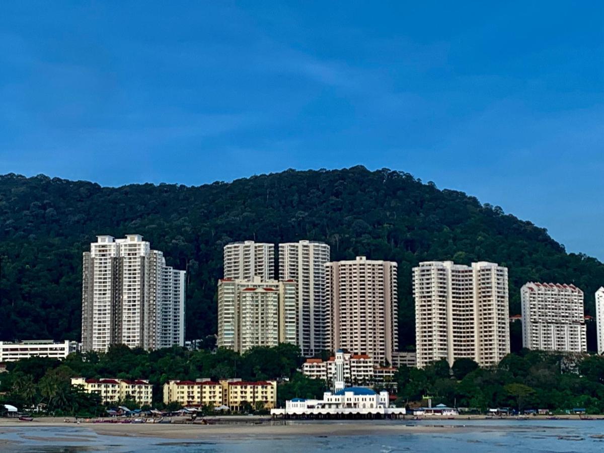 G Beach Front Villa บาตูเฟอริงกี ภายนอก รูปภาพ