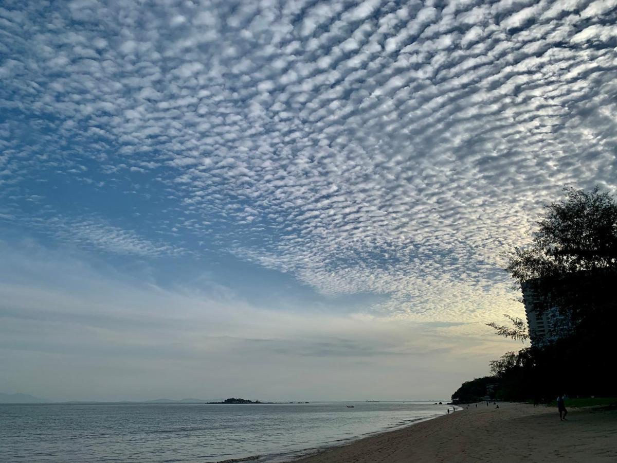 G Beach Front Villa บาตูเฟอริงกี ภายนอก รูปภาพ