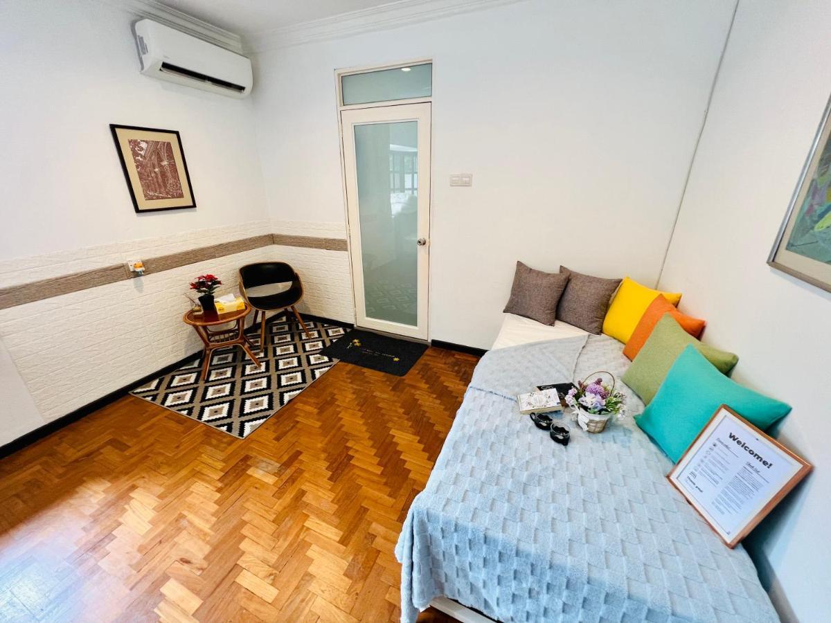 G Beach Front Villa บาตูเฟอริงกี ภายนอก รูปภาพ