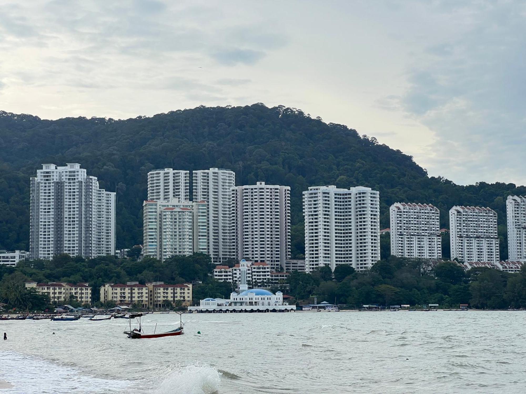 G Beach Front Villa บาตูเฟอริงกี ภายนอก รูปภาพ